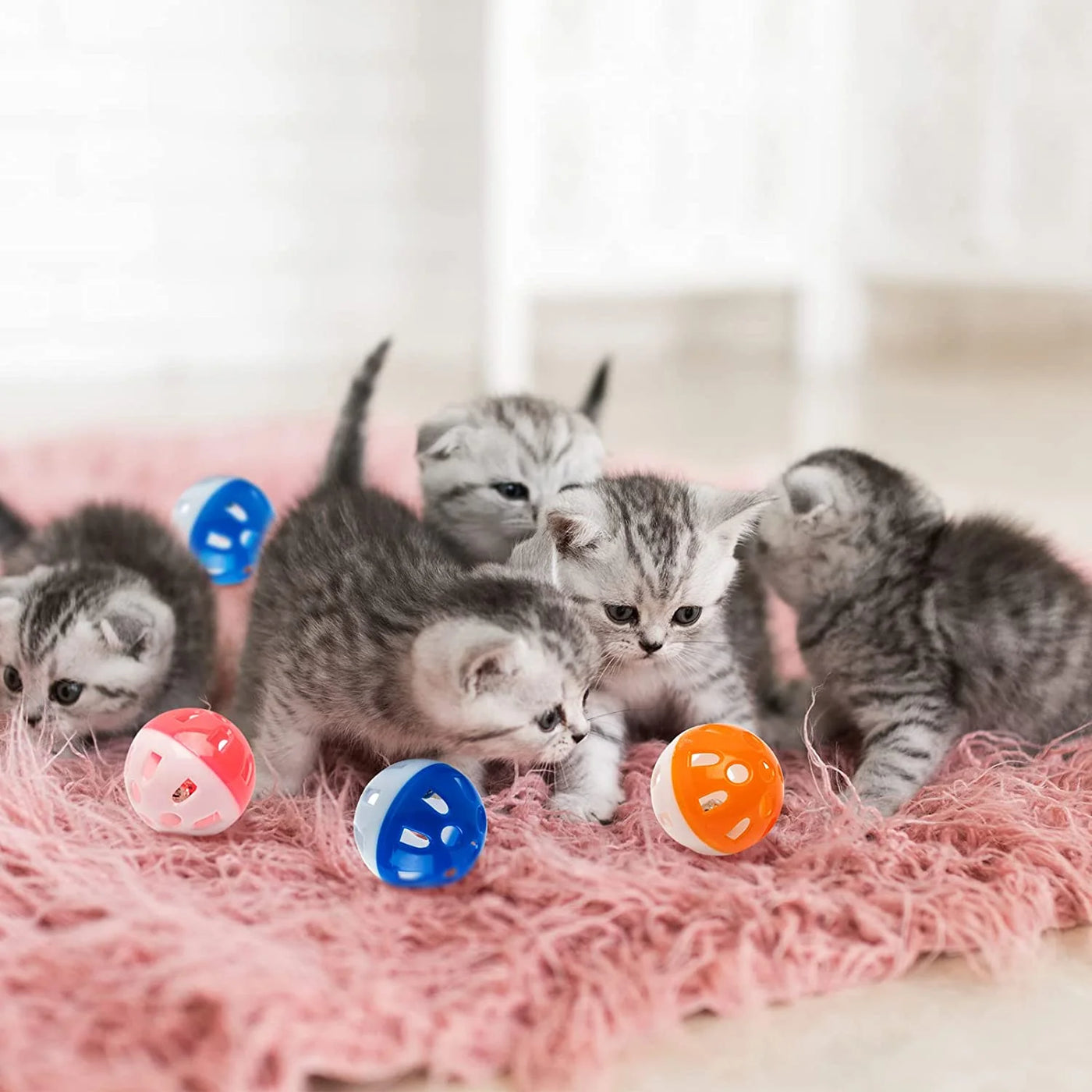10 Pieces Pet Cat Kitten Play Balls with Jingle Bell Pounce Rattle Toy Random Color