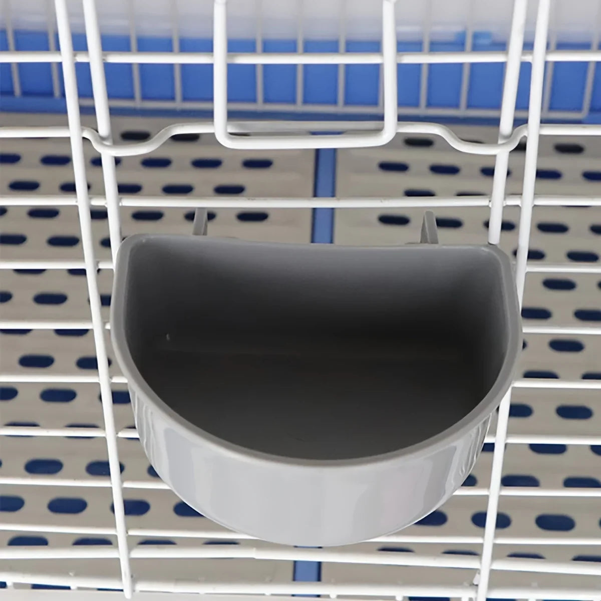 1pc plastic small animal feeding bowl, portable hanging pet water bowl, suitable for other small pets such as rabbits, hamsters